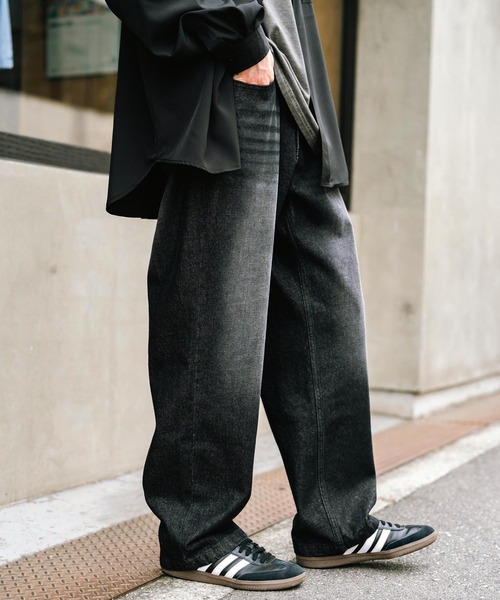 Rocky Monroe（ロッキーモンロー）の「ルーズシルエットワイドデニムパンツ（デニムパンツ・メンズ・ケミカルウォッシュ/ブルー/ダークブラック/ライトブラック/ワンウォッシュ/ブラック/オフホワイト・M/L/XL）」の16枚目の写真