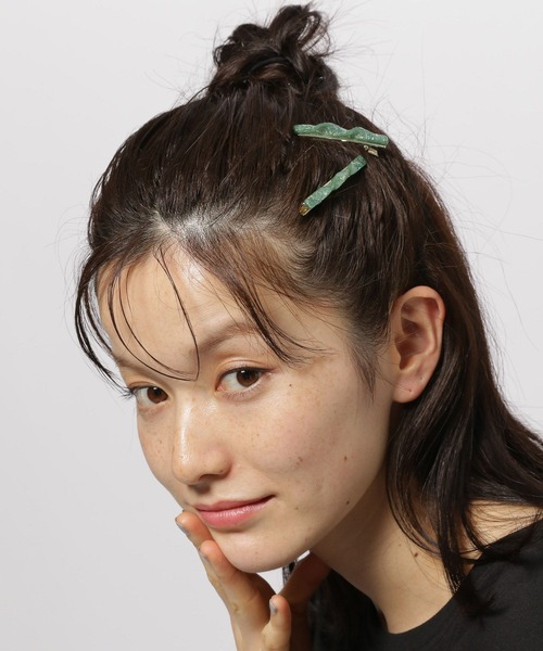 niko and...（ニコアンド）の「ツイストラメヘアクリップ（バレッタ/ヘアクリップ・レディース・グリーン/レッド/グレー/ブラック・0）」の6枚目の写真