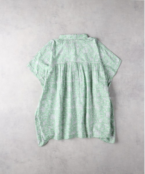 Right-on(ライトオン)の「HONEYSUCKLE ROSE(ハニーサックルローズ)【レディース】総柄ブラウス(シャツ/ブラウス・レディース・フューシャピンク/ケリーグリーン・L/M)」の3枚目の写真