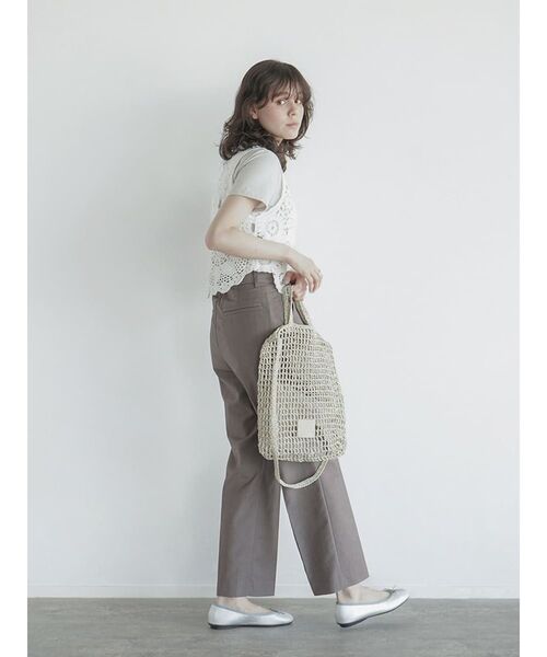 FIKA.(フィーカ)の「Double tucked straight pants(スラックス・レディース・グレー/モカ・FREE)」の16枚目の写真