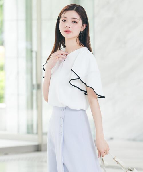 couture brooch（クチュールブローチ）の「【洗える・通勤】Vネックパール調フレアブラウス（シャツ/ブラウス・レディース・オフホワイト/ライトグレー/ブラック・36/38/40/42）」の11枚目の写真