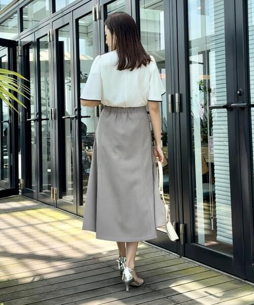 couture brooch（クチュールブローチ）の「【洗える・通勤】Vネックパール調フレアブラウス（シャツ/ブラウス・レディース・オフホワイト/ライトグレー/ブラック・36/38/40/42）」の15枚目の写真