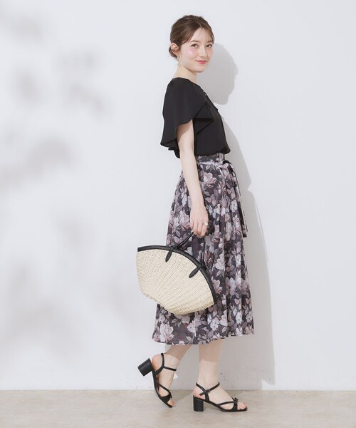 couture brooch（クチュールブローチ）の「【洗える・通勤】Vネックパール調フレアブラウス（シャツ/ブラウス・レディース・オフホワイト/ライトグレー/ブラック・36/38/40/42）」の18枚目の写真