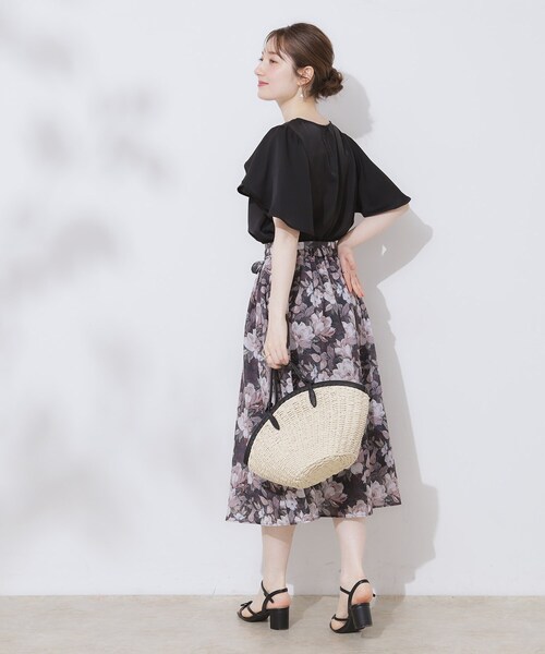 couture brooch（クチュールブローチ）の「【洗える・通勤】Vネックパール調フレアブラウス（シャツ/ブラウス・レディース・オフホワイト/ライトグレー/ブラック・36/38/40/42）」の19枚目の写真