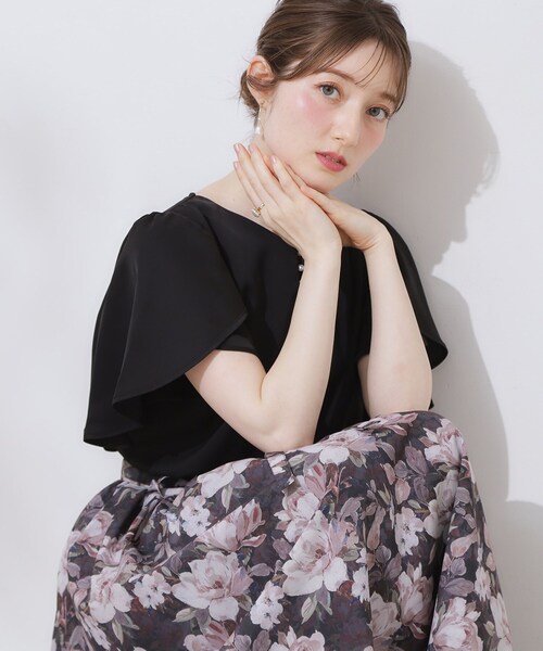 couture brooch（クチュールブローチ）の「【洗える・通勤】Vネックパール調フレアブラウス（シャツ/ブラウス・レディース・オフホワイト/ライトグレー/ブラック・36/38/40/42）」の21枚目の写真