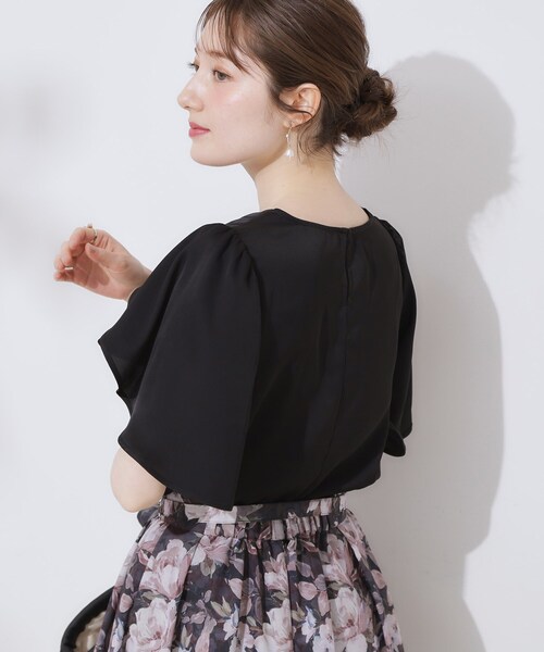 couture brooch（クチュールブローチ）の「【洗える・通勤】Vネックパール調フレアブラウス（シャツ/ブラウス・レディース・オフホワイト/ライトグレー/ブラック・36/38/40/42）」の22枚目の写真