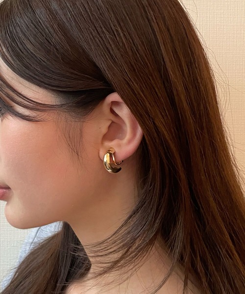 FOREVER 21(フォーエバー トゥエンティーワン)の「ミニフープイヤリング(イヤリング・レディース・シルバー/ゴールド・FREE)」の2枚目の写真