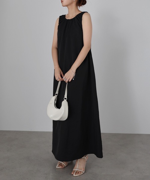 美品　オローネ　バックボタンロングワンピース　ノースリーブ 美品 オローネ バックボタンロングワンピース ノースリーブ