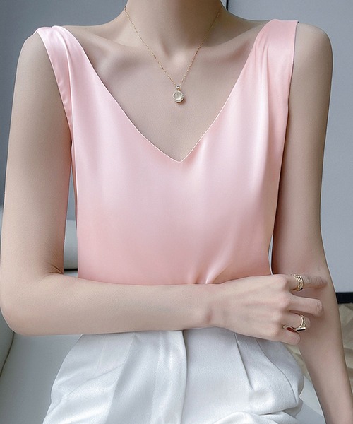 DAY CLOSET(デイ クローゼット)の「レディース デコルテ綺麗見せ。バックキャミ風Vネックトップス(キャミソール・レディース・ベージュ/ブラック/カーキ/ホワイト/ピンク・XL/L/M/S/2XL)」の16枚目の写真