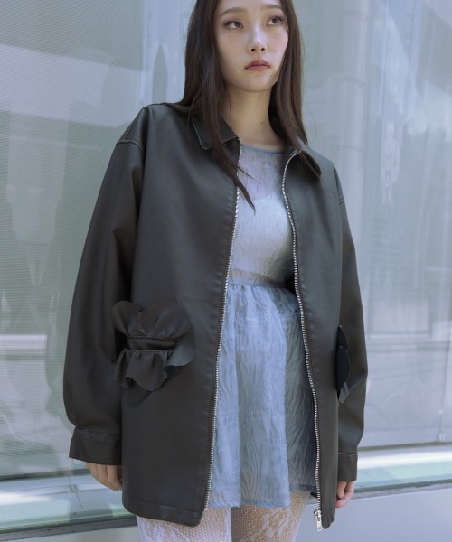 HONEY MI HONEY（ハニーミーハニー）の「frill pocket leather like blouson（ブルゾン・レディース・ブラック/ブラウン/ベージュ・FREE）」の2枚目の写真