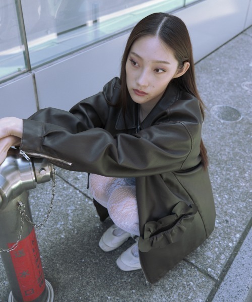 HONEY MI HONEY（ハニーミーハニー）の「frill pocket leather like blouson（ブルゾン・レディース・ブラック/ブラウン/ベージュ・FREE）」の4枚目の写真