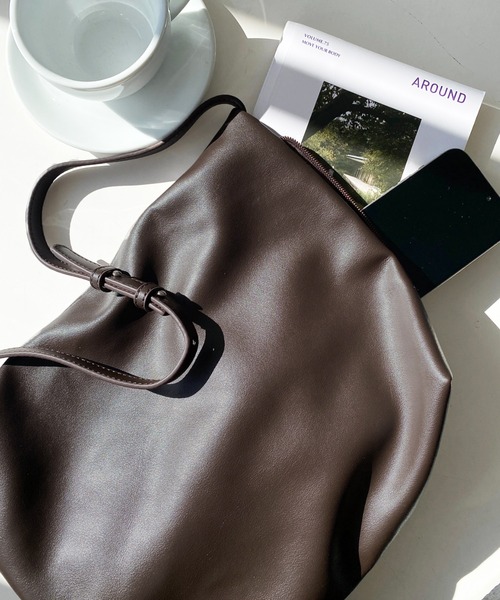 moment+(モーメントプラス)の「ワンハンドルギャザーショルダーバッグ(ショルダーバッグ・レディース・ブラック/ブラウン/ボルドー・FREE)」の5枚目の写真