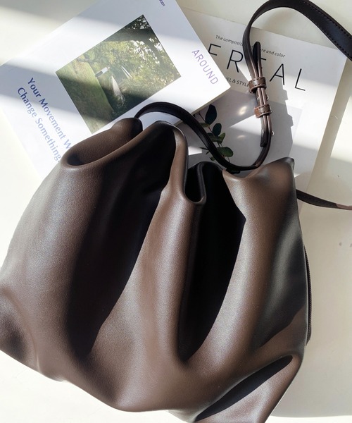 moment+(モーメントプラス)の「ワンハンドルギャザーショルダーバッグ(ショルダーバッグ・レディース・ブラック/ブラウン/ボルドー・FREE)」の4枚目の写真