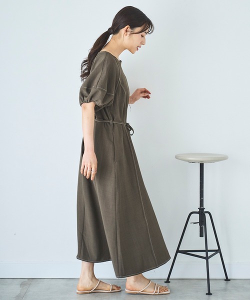 mil(ミル)の「ランタンスリーブ キーネックワンピース(ワンピース・レディース・グレイッシュベージュ/ダークブラウン/ブラック・XS/S)」の14枚目の写真