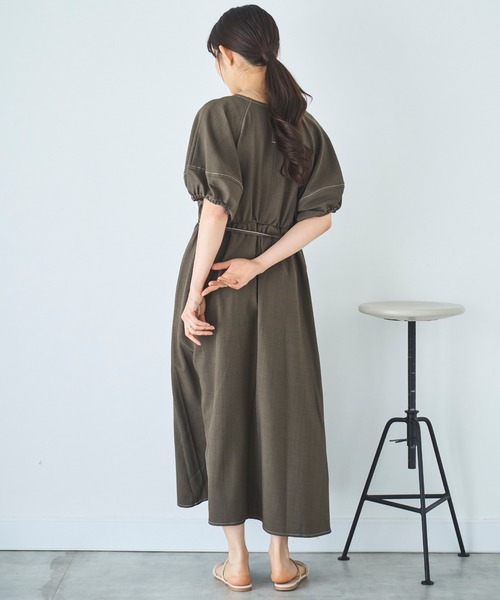mil(ミル)の「ランタンスリーブ キーネックワンピース(ワンピース・レディース・グレイッシュベージュ/ダークブラウン/ブラック・XS/S)」の15枚目の写真