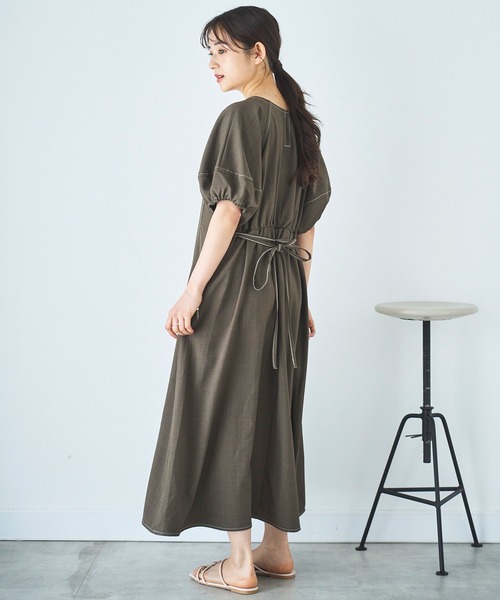 mil(ミル)の「ランタンスリーブ キーネックワンピース(ワンピース・レディース・グレイッシュベージュ/ダークブラウン/ブラック・XS/S)」の20枚目の写真