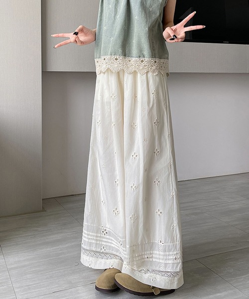 meJane(ミージェーン)の「フラワーカットワーク ワイドパンツ(その他パンツ・レディース・アイボリー・S/M)」の5枚目の写真
