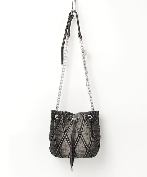 DIESEL(ディーゼル)の「ウィメンズ バケットバッグ S CHARM-D CHARM-D BUCKET S(ショルダーバッグ・レディース・ブラック・UNI)」の5枚目の写真