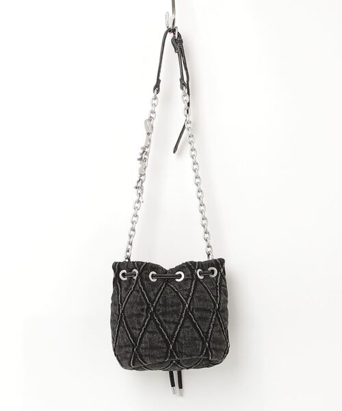 DIESEL(ディーゼル)の「ウィメンズ バケットバッグ S CHARM-D CHARM-D BUCKET S(ショルダーバッグ・レディース・ブラック・UNI)」の4枚目の写真