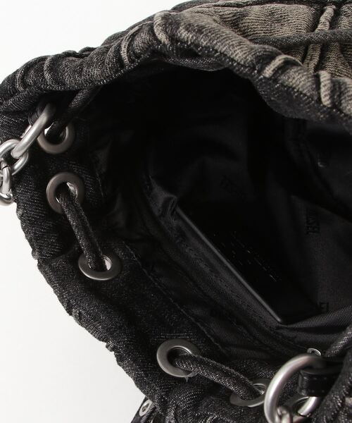 DIESEL(ディーゼル)の「ウィメンズ バケットバッグ S CHARM-D CHARM-D BUCKET S(ショルダーバッグ・レディース・ブラック・UNI)」の2枚目の写真
