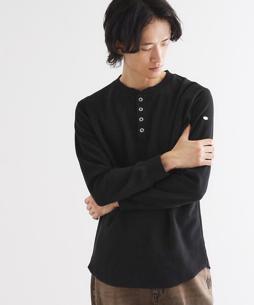 tk.TAKEO KIKUCHI（ティーケータケオキクチ）の「ワッフル＆スムースプレートヘンリーカットソー（Tシャツ/カットソー・メンズ・ホワイト/ブラック・03/02）」の2枚目の写真