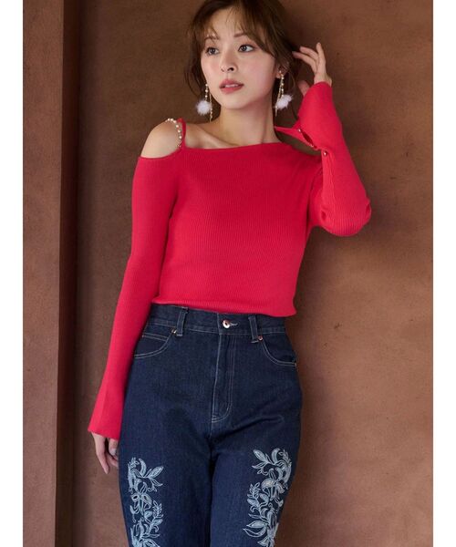 MERCURYDUO（マーキュリーデュオ）の「アシメパールチェーンワンショルニット（ニット/セーター・レディース・チャコールグレー/ブラック/ベージュ/レッド/ブラウン/ブルー・FREE）」の6枚目の写真