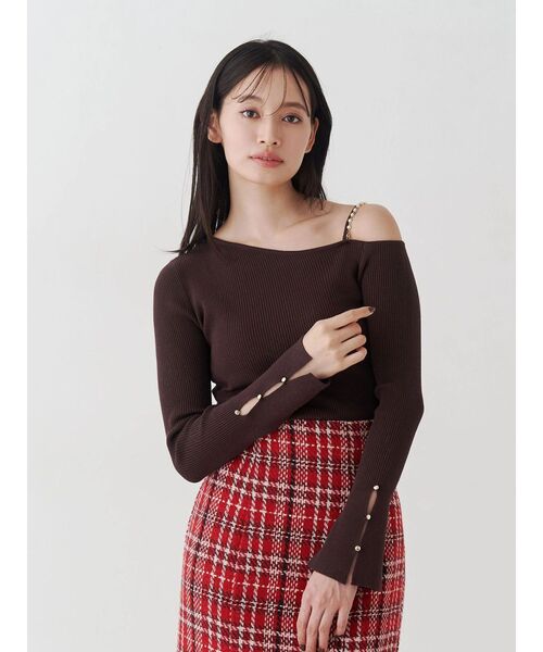 MERCURYDUO（マーキュリーデュオ）の「アシメパールチェーンワンショルニット（ニット/セーター・レディース・チャコールグレー/ブラック/ベージュ/レッド/ブラウン/ブルー・FREE）」の21枚目の写真