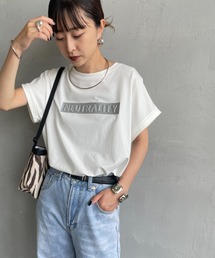 [MAISON DE L'ALLURE/メゾンドゥラリュール] エンボス加工 BOXロゴTシャツ