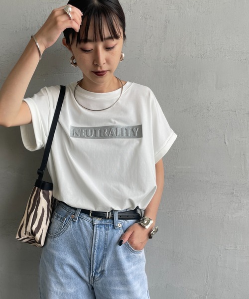 MAISON DE L'ALLURE（メゾンドゥラリュール）の「[MAISON DE L'ALLURE/メゾンドゥラリュール] エンボス加工 BOXロゴTシャツ（Tシャツ/カットソー・レディース・チャコールグレー/オフホワイト/ブラック・F）」の18枚目の写真