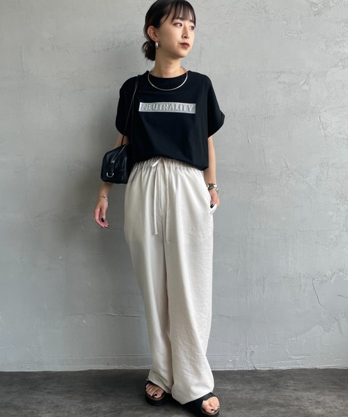 MAISON DE L'ALLURE（メゾンドゥラリュール）の「[MAISON DE L'ALLURE/メゾンドゥラリュール] エンボス加工 BOXロゴTシャツ（Tシャツ/カットソー・レディース・チャコールグレー/オフホワイト/ブラック・F）」の17枚目の写真