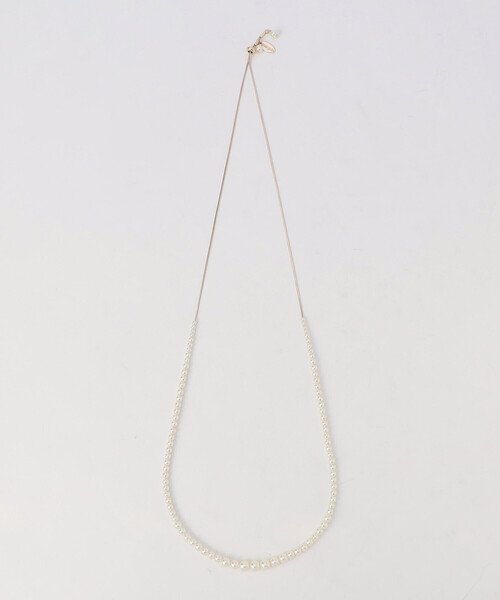 COMME CA ISM(コムサイズム)の「プラスチックパールスライドネックレス(ネックレス・レディース・ゴールド・FREE)」の2枚目の写真