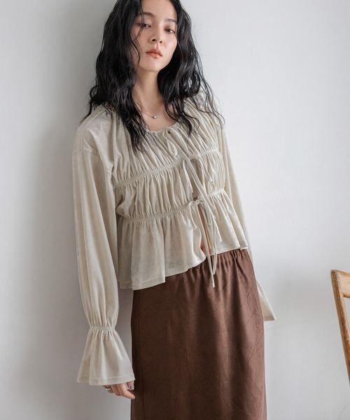 LOWRYS FARM（ローリーズファーム）の「ベロアシャーリングブラウス  580212（シャツ/ブラウス・レディース・チャコールグレー/オフホワイト/ライトグレー/ブラウン・FREE）」の3枚目の写真