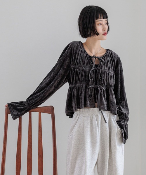 LOWRYS FARM（ローリーズファーム）の「ベロアシャーリングブラウス  580212（シャツ/ブラウス・レディース・チャコールグレー/オフホワイト/ライトグレー/ブラウン・FREE）」の16枚目の写真