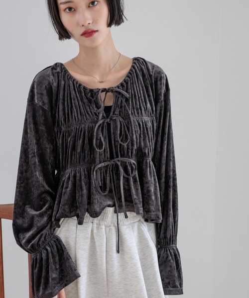 LOWRYS FARM（ローリーズファーム）の「ベロアシャーリングブラウス  580212（シャツ/ブラウス・レディース・チャコールグレー/オフホワイト/ライトグレー/ブラウン・FREE）」の17枚目の写真