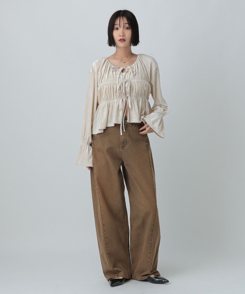 LOWRYS FARM（ローリーズファーム）の「ベロアシャーリングブラウス  580212（シャツ/ブラウス・レディース・チャコールグレー/オフホワイト/ライトグレー/ブラウン・FREE）」の19枚目の写真