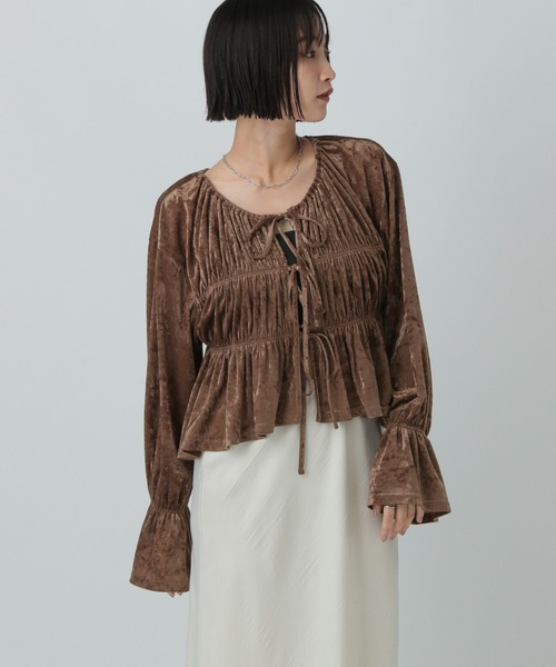 LOWRYS FARM（ローリーズファーム）の「ベロアシャーリングブラウス  580212（シャツ/ブラウス・レディース・チャコールグレー/オフホワイト/ライトグレー/ブラウン・FREE）」の12枚目の写真