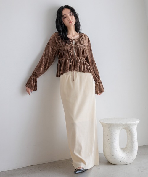 LOWRYS FARM（ローリーズファーム）の「ベロアシャーリングブラウス  580212（シャツ/ブラウス・レディース・チャコールグレー/オフホワイト/ライトグレー/ブラウン・FREE）」の5枚目の写真