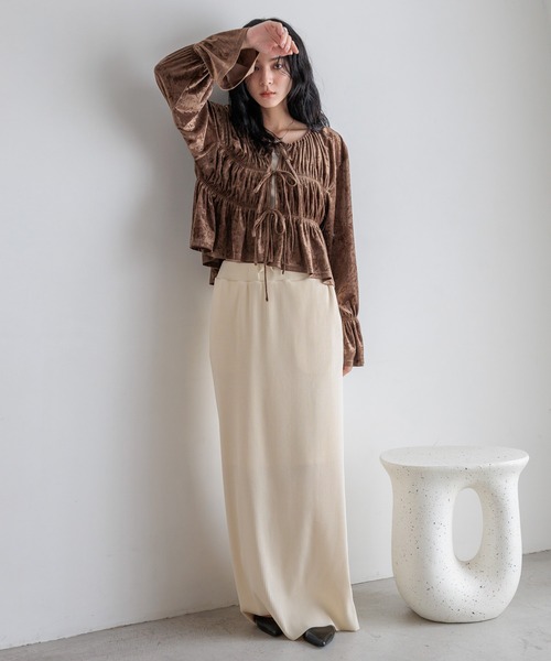 LOWRYS FARM（ローリーズファーム）の「ベロアシャーリングブラウス  580212（シャツ/ブラウス・レディース・チャコールグレー/オフホワイト/ライトグレー/ブラウン・FREE）」の6枚目の写真