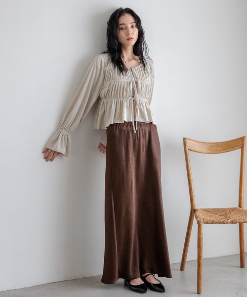 LOWRYS FARM（ローリーズファーム）の「ベロアシャーリングブラウス  580212（シャツ/ブラウス・レディース・チャコールグレー/オフホワイト/ライトグレー/ブラウン・FREE）」の8枚目の写真