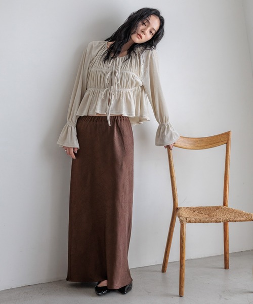 LOWRYS FARM（ローリーズファーム）の「ベロアシャーリングブラウス  580212（シャツ/ブラウス・レディース・チャコールグレー/オフホワイト/ライトグレー/ブラウン・FREE）」の9枚目の写真