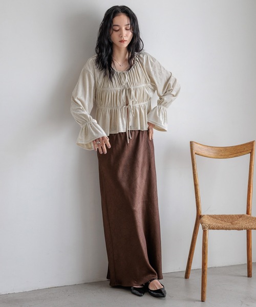 LOWRYS FARM（ローリーズファーム）の「ベロアシャーリングブラウス  580212（シャツ/ブラウス・レディース・チャコールグレー/オフホワイト/ライトグレー/ブラウン・FREE）」の10枚目の写真