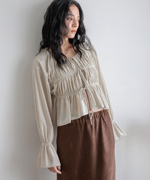 LOWRYS FARM（ローリーズファーム）の「ベロアシャーリングブラウス  580212（シャツ/ブラウス・レディース・チャコールグレー/オフホワイト/ライトグレー/ブラウン・FREE）」の11枚目の写真