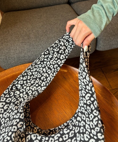 FUULLY STUDIO（フーリィーステューディオ）の「レオパードジャガードラウンドBAG（トートバッグ・レディース・オフホワイト/ベージュ・FREE）」の22枚目の写真