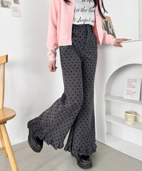 SOLLON.（ソルロン）の「裾フリルドットコーデュロイパンツ（その他パンツ・レディース・グレー/ブラック・S/M）」の2枚目の写真