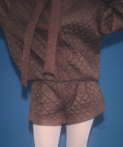 FEKETE（フェケテ）の「floral quilted shorts / 花柄キルティングショートパンツ（その他パンツ・レディース・アイボリー/イエロー/ブラウン・MEDIUM/SMALL/LARGE）」の15枚目の写真