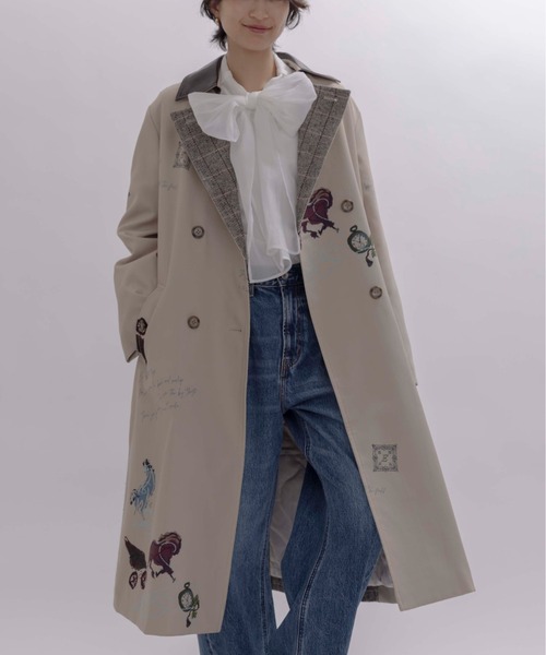 Eimee Law（エイミーロウ）の「テキスト馬柄ptトレンチコート（トレンチコート・レディース・ベージュ/ダークネイビー・FREE）」の15枚目の写真