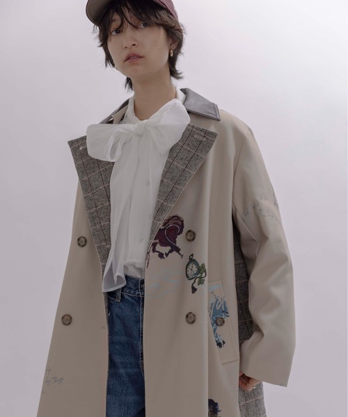 Eimee Law（エイミーロウ）の「テキスト馬柄ptトレンチコート（トレンチコート・レディース・ベージュ/ダークネイビー・FREE）」の18枚目の写真