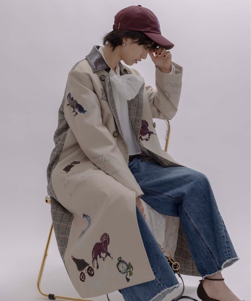 Eimee Law（エイミーロウ）の「テキスト馬柄ptトレンチコート（トレンチコート・レディース・ベージュ/ダークネイビー・FREE）」の21枚目の写真