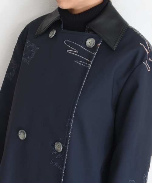 Eimee Law（エイミーロウ）の「テキスト馬柄ptトレンチコート（トレンチコート・レディース・ベージュ/ダークネイビー・FREE）」の5枚目の写真