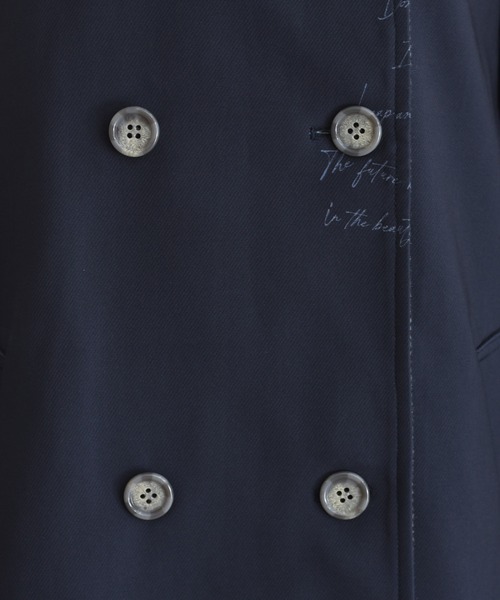 Eimee Law（エイミーロウ）の「テキスト馬柄ptトレンチコート（トレンチコート・レディース・ベージュ/ダークネイビー・FREE）」の7枚目の写真